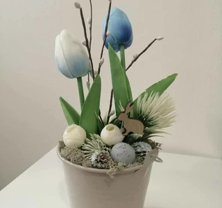 Tavaszi dekoráció - virág kaspóban