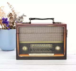 Antik stílusú rádió formájú dobozka